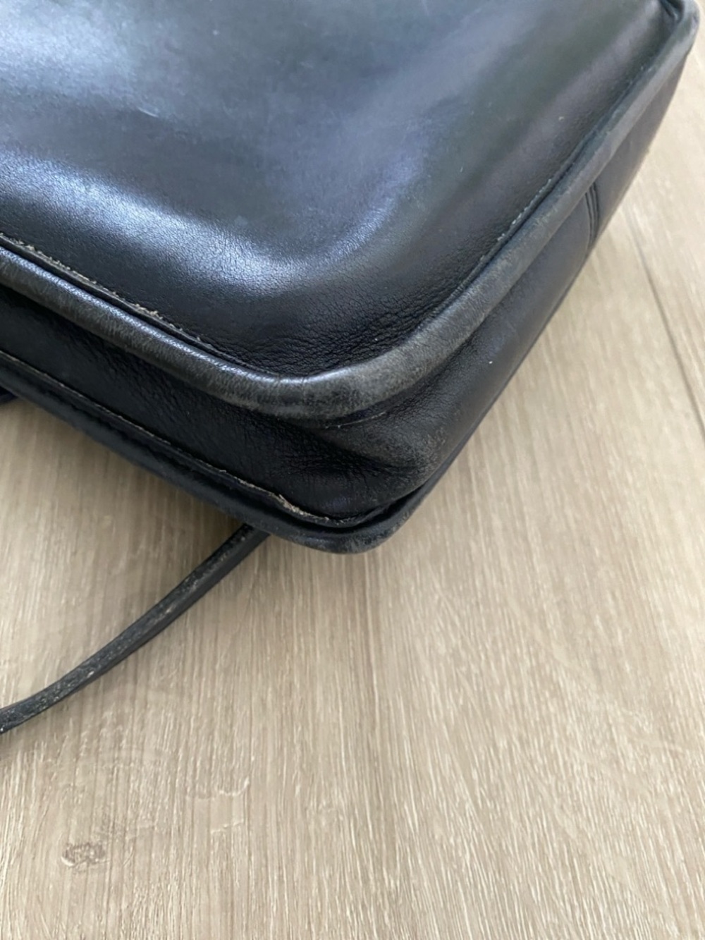 Vintage Coach # 5130 Station Bag in Black Leather - Picture 10 of 11